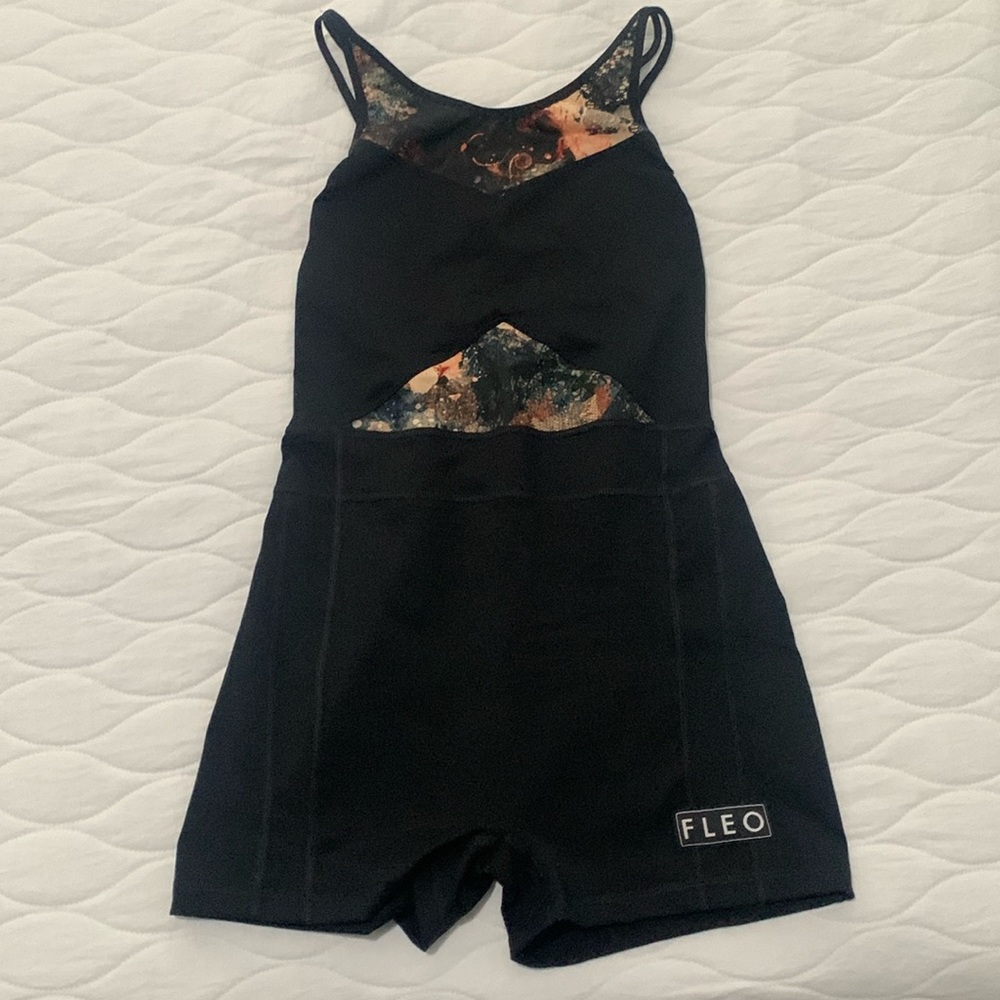FLEO singlet worn once